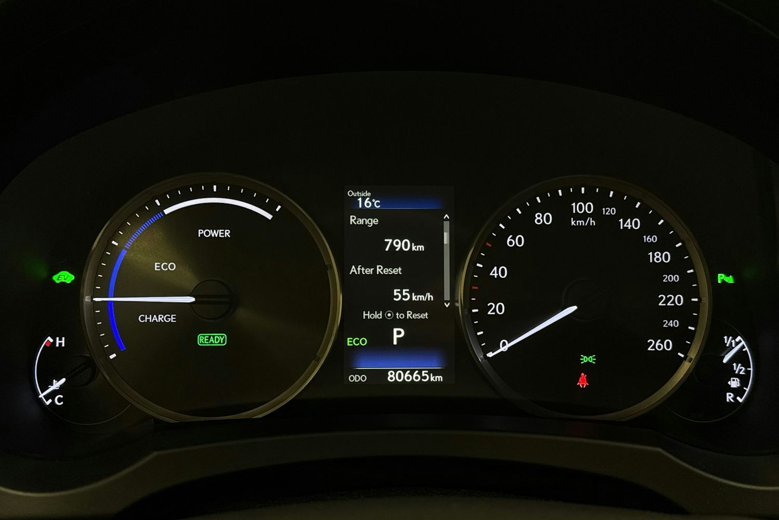 punainen Lexus RC 2019 kuva 18.