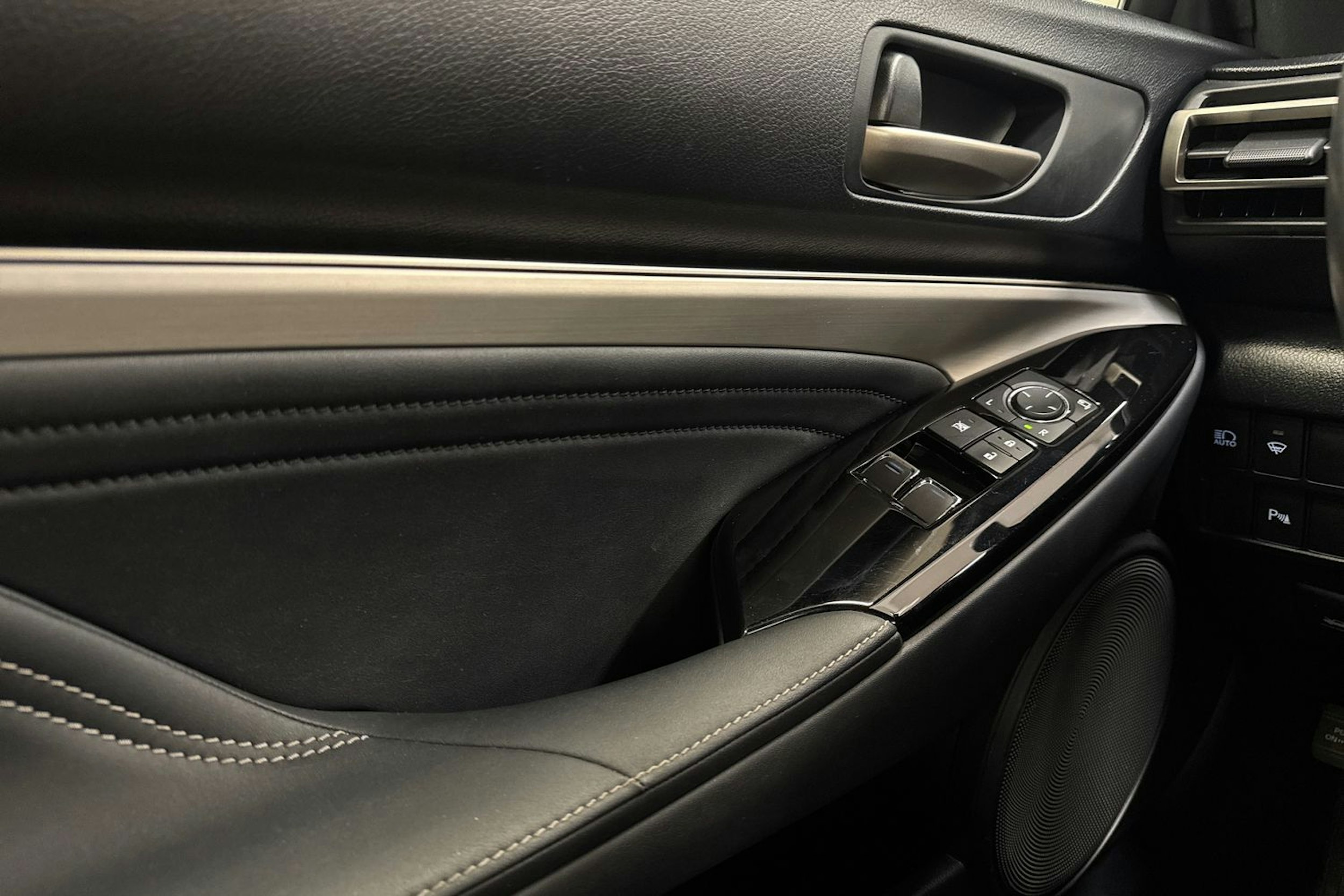punainen Lexus RC 2019 kuva 19.