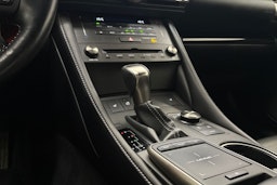 punainen Lexus RC 2019 kuva 20.