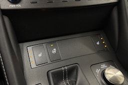 punainen Lexus RC 2019 kuva 23.