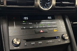 punainen Lexus RC 2019 kuva 24.