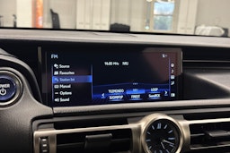 punainen Lexus RC 2019 kuva 27.