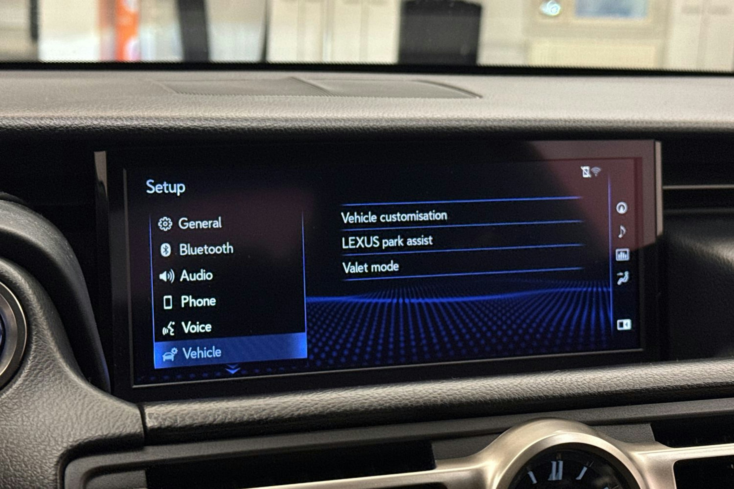 punainen Lexus RC 2019 kuva 32.