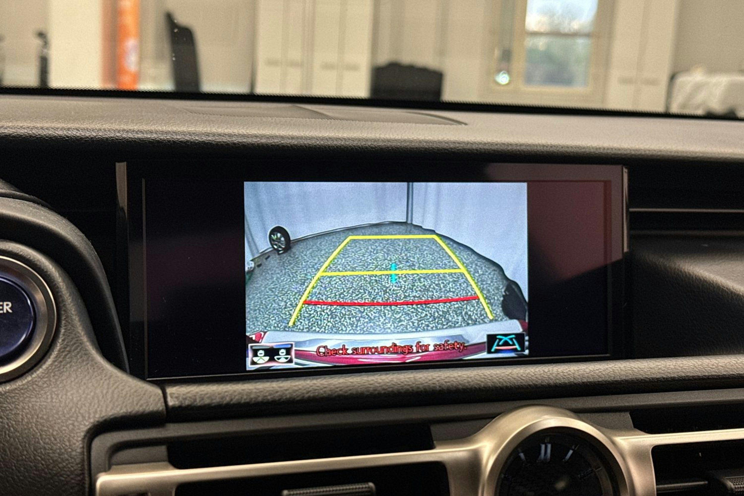 punainen Lexus RC 2019 kuva 33.