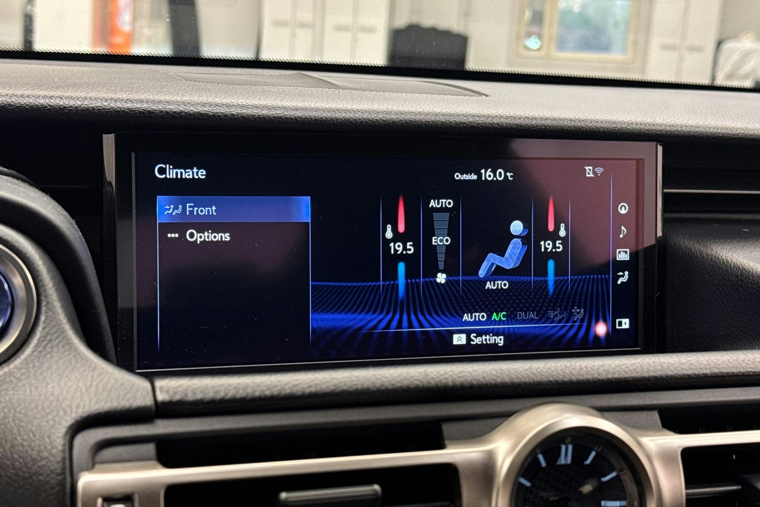 punainen Lexus RC 2019 kuva 34.