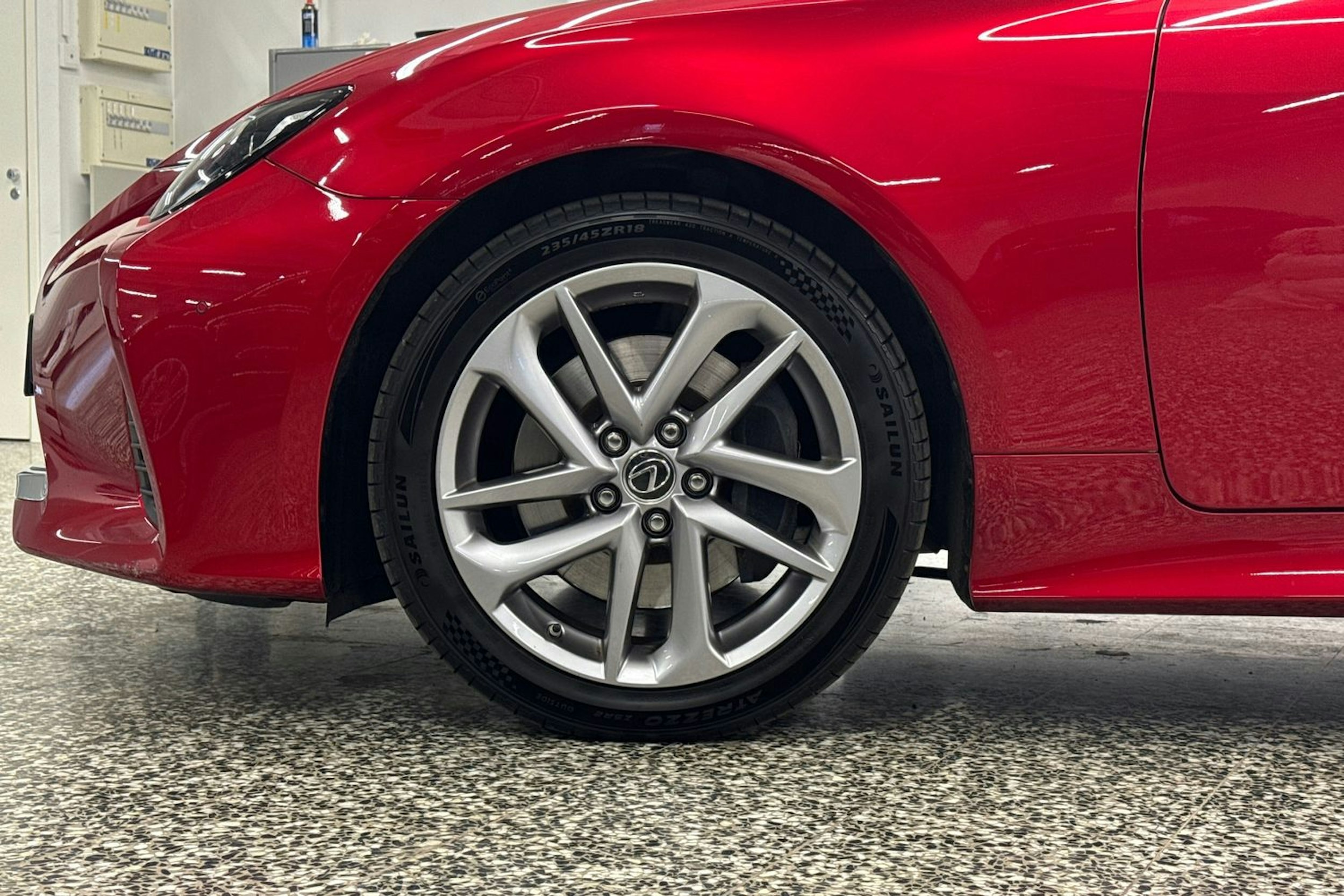 punainen Lexus RC 2019 kuva 36.