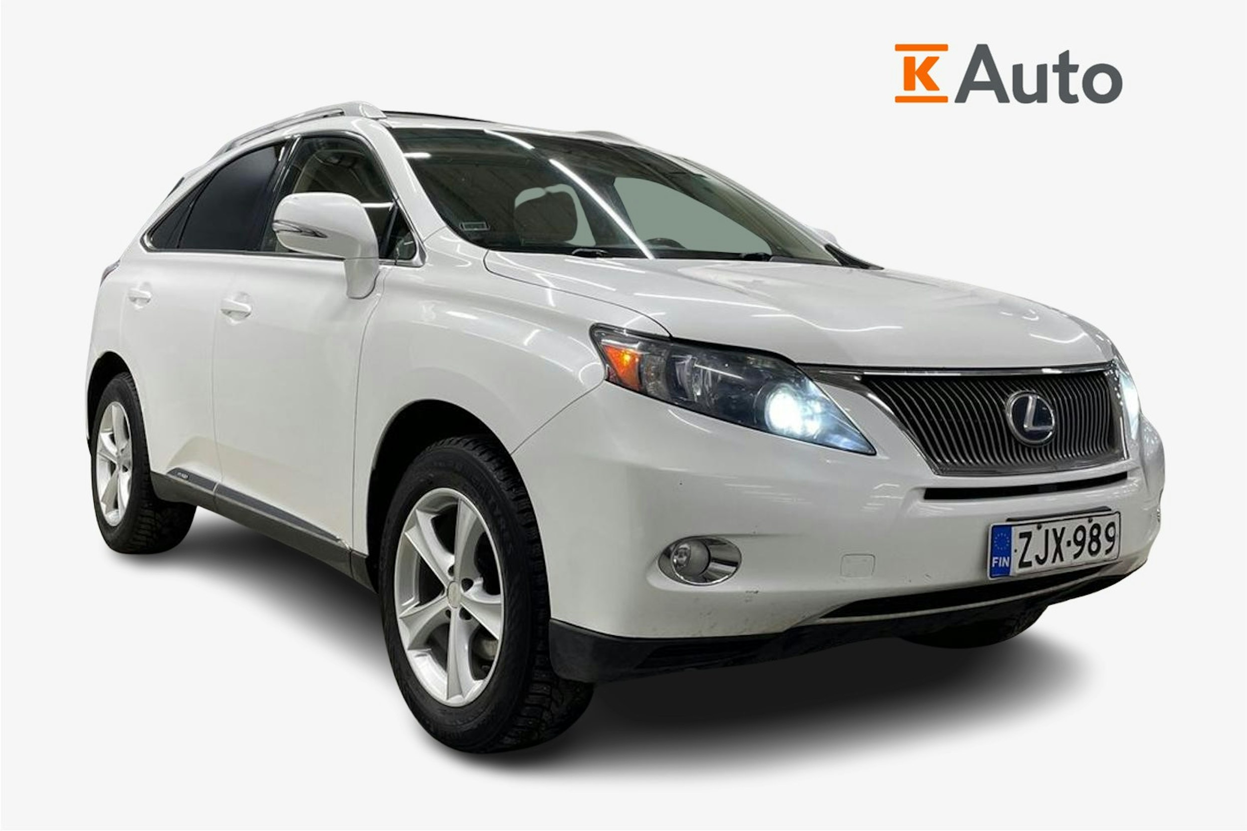 Valkoinen Lexus RX 2010 kuva 1.
