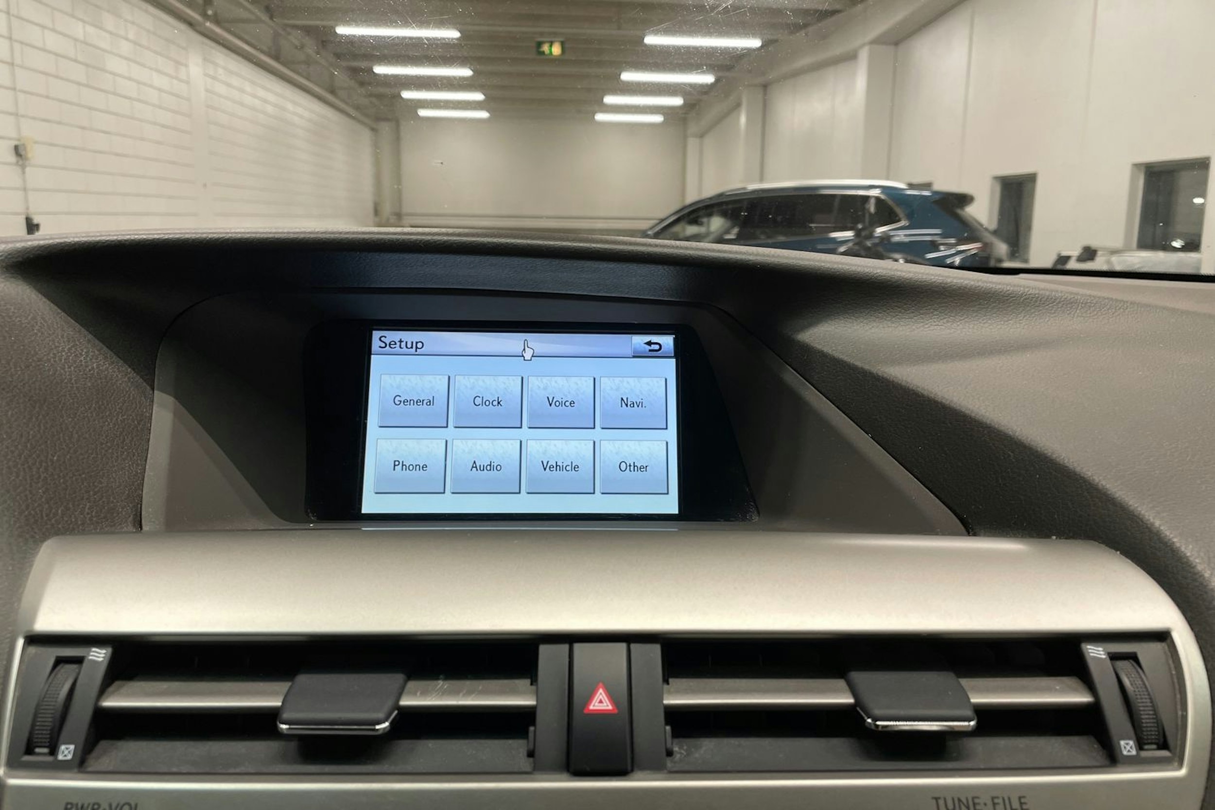 Valkoinen Lexus RX 2010 kuva 18.