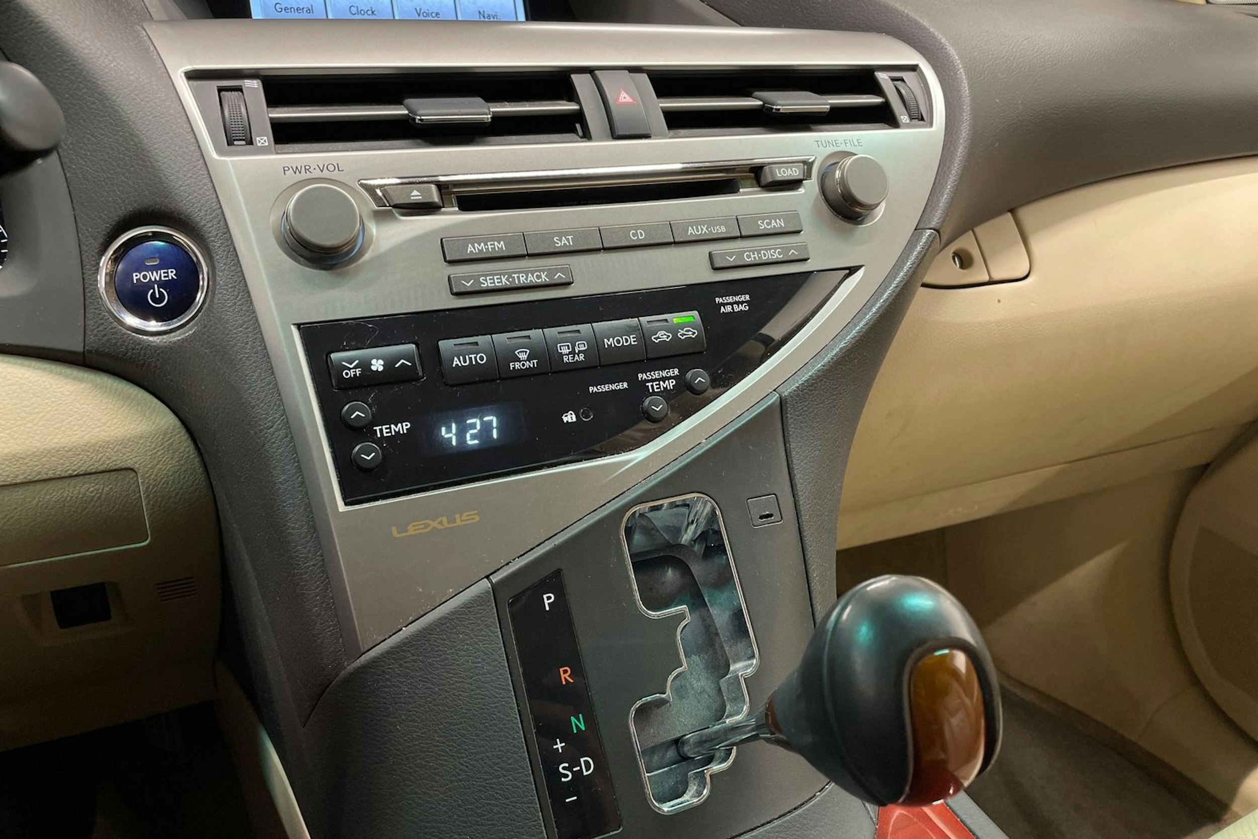 Valkoinen Lexus RX 2010 kuva 19.