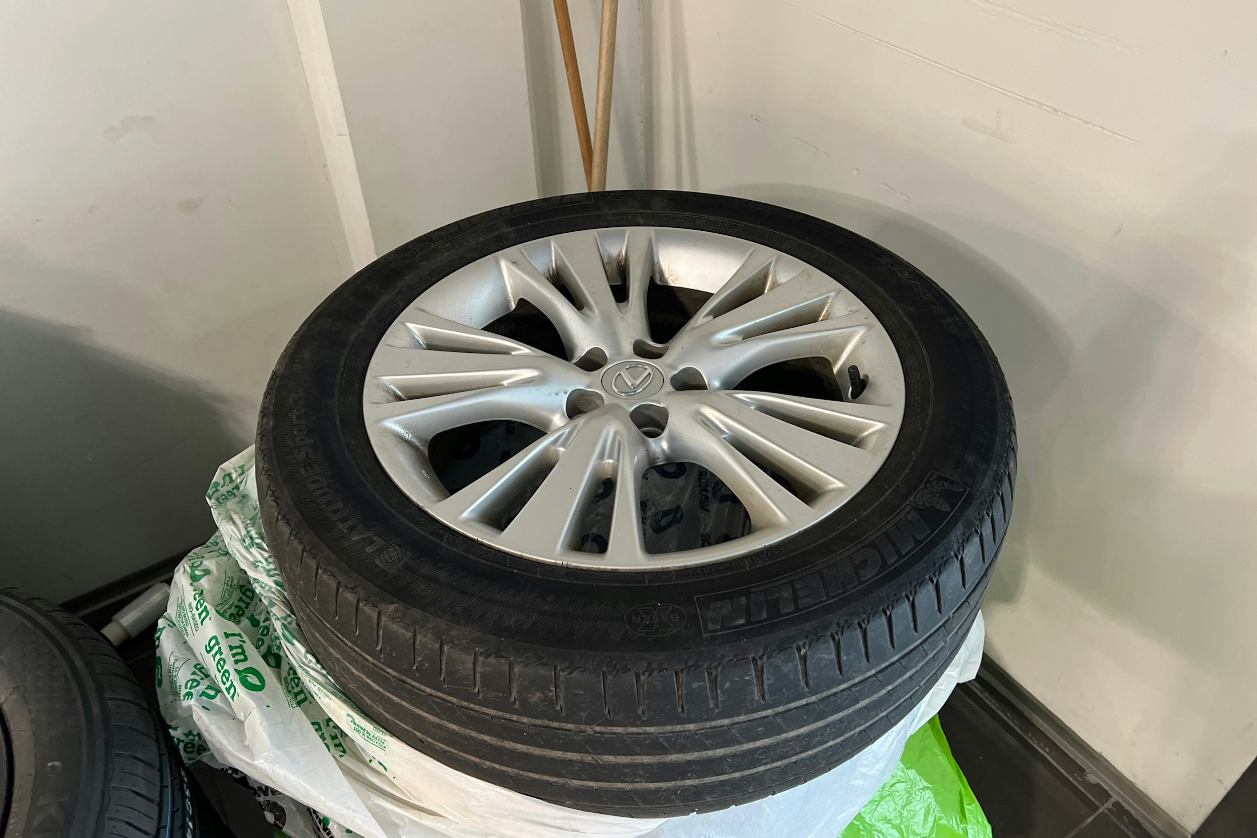 Valkoinen Lexus RX 2011 kuva 14.