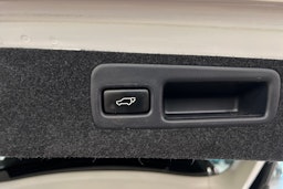 Valkoinen Lexus RX 2011 kuva 16.