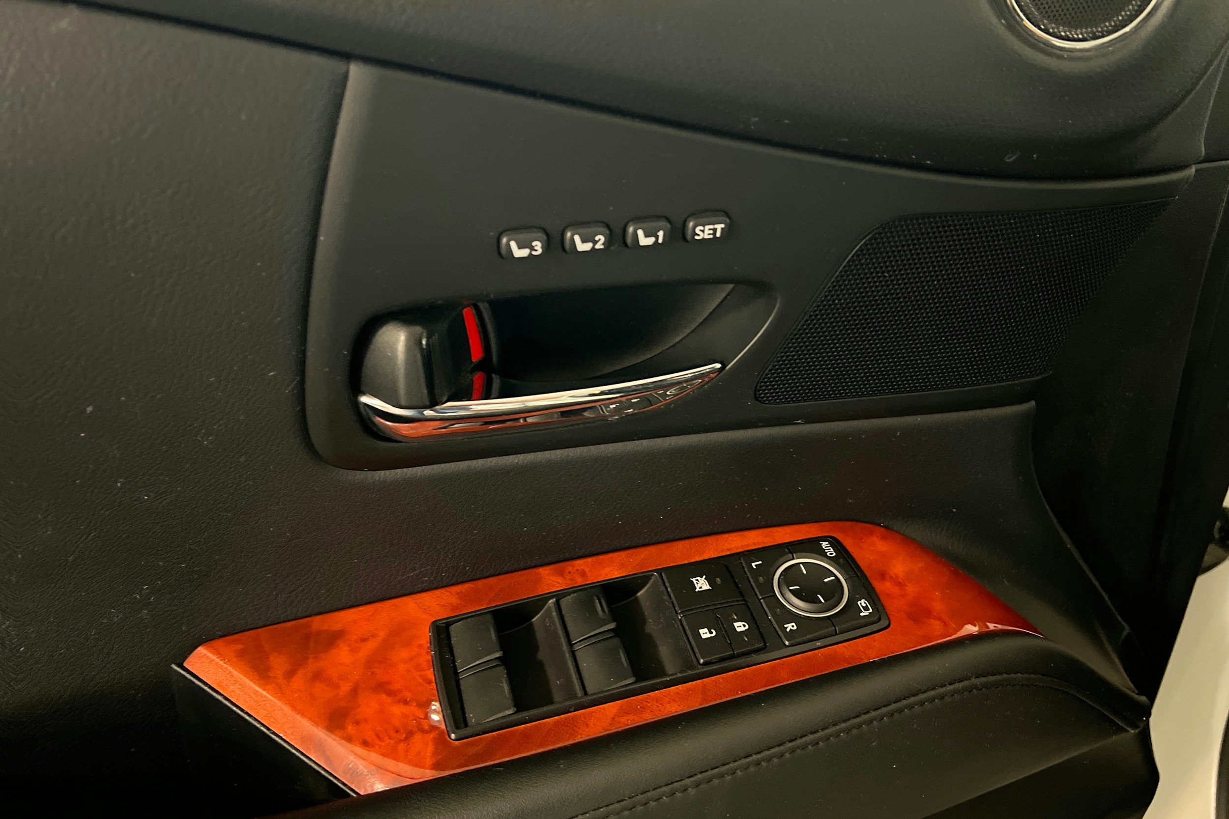 Valkoinen Lexus RX 2011 kuva 19.