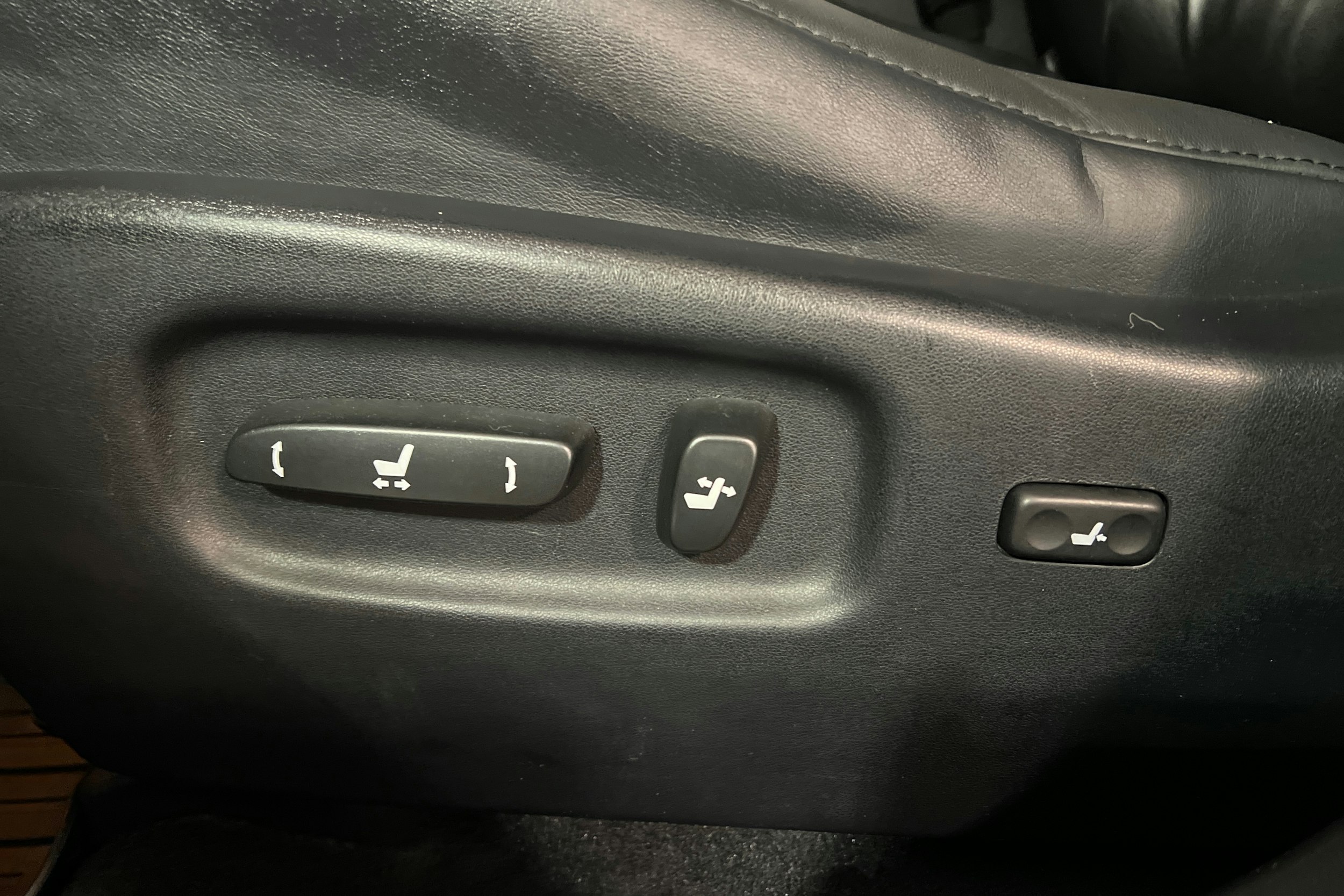 Valkoinen Lexus RX 2011 kuva 20.