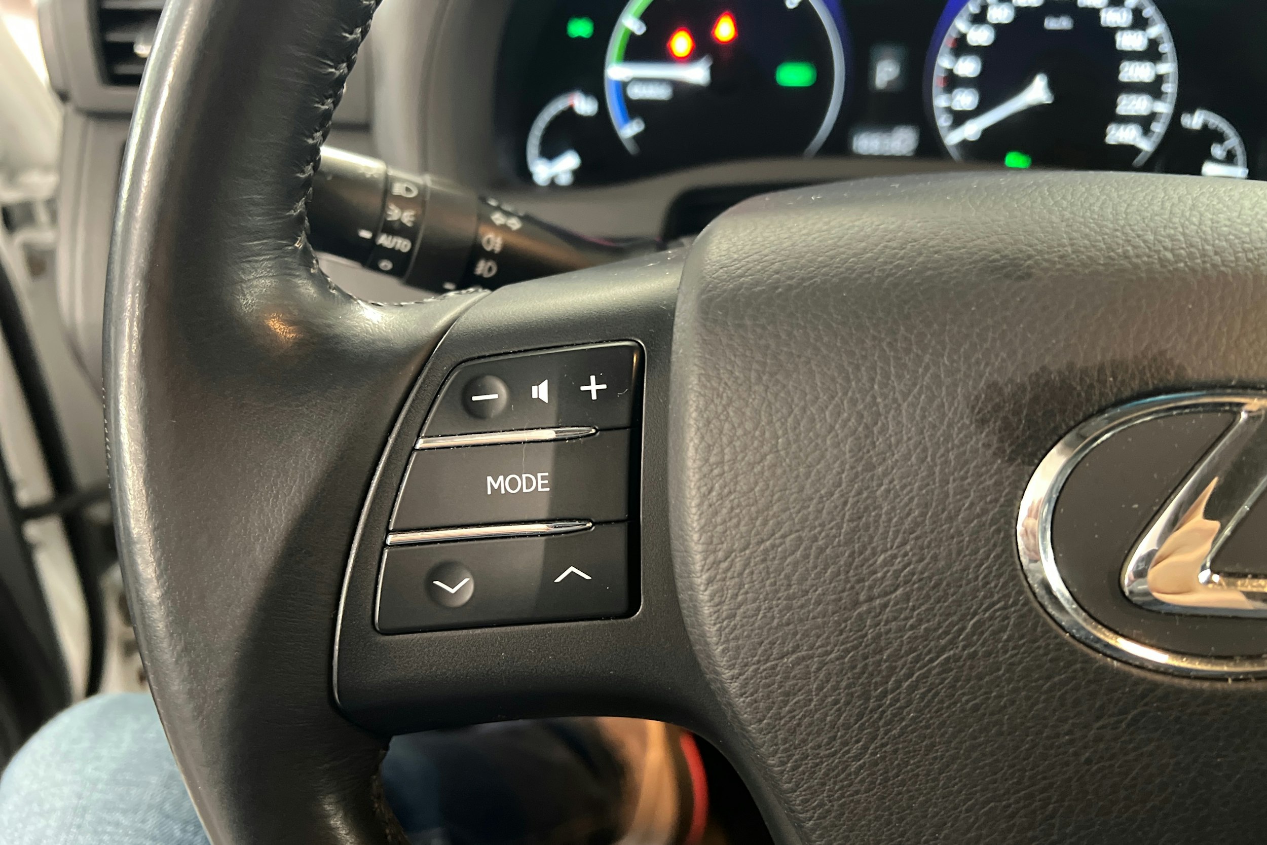 Valkoinen Lexus RX 2011 kuva 22.