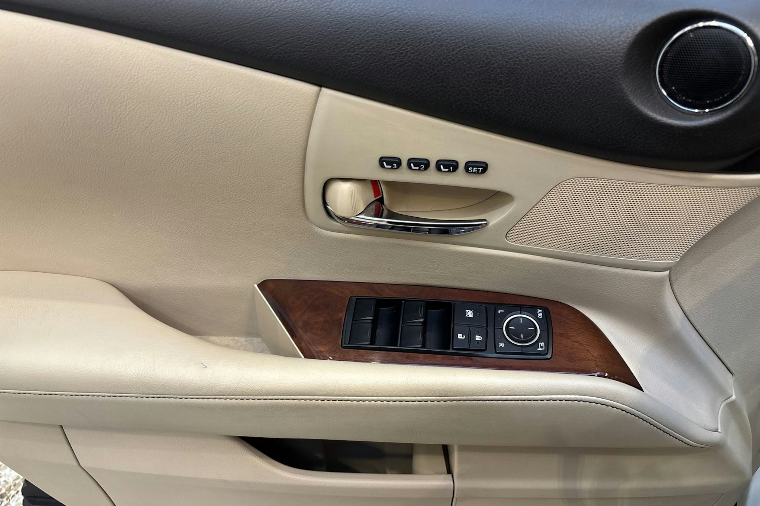 valkoinen Lexus RX 2013 kuva 16.