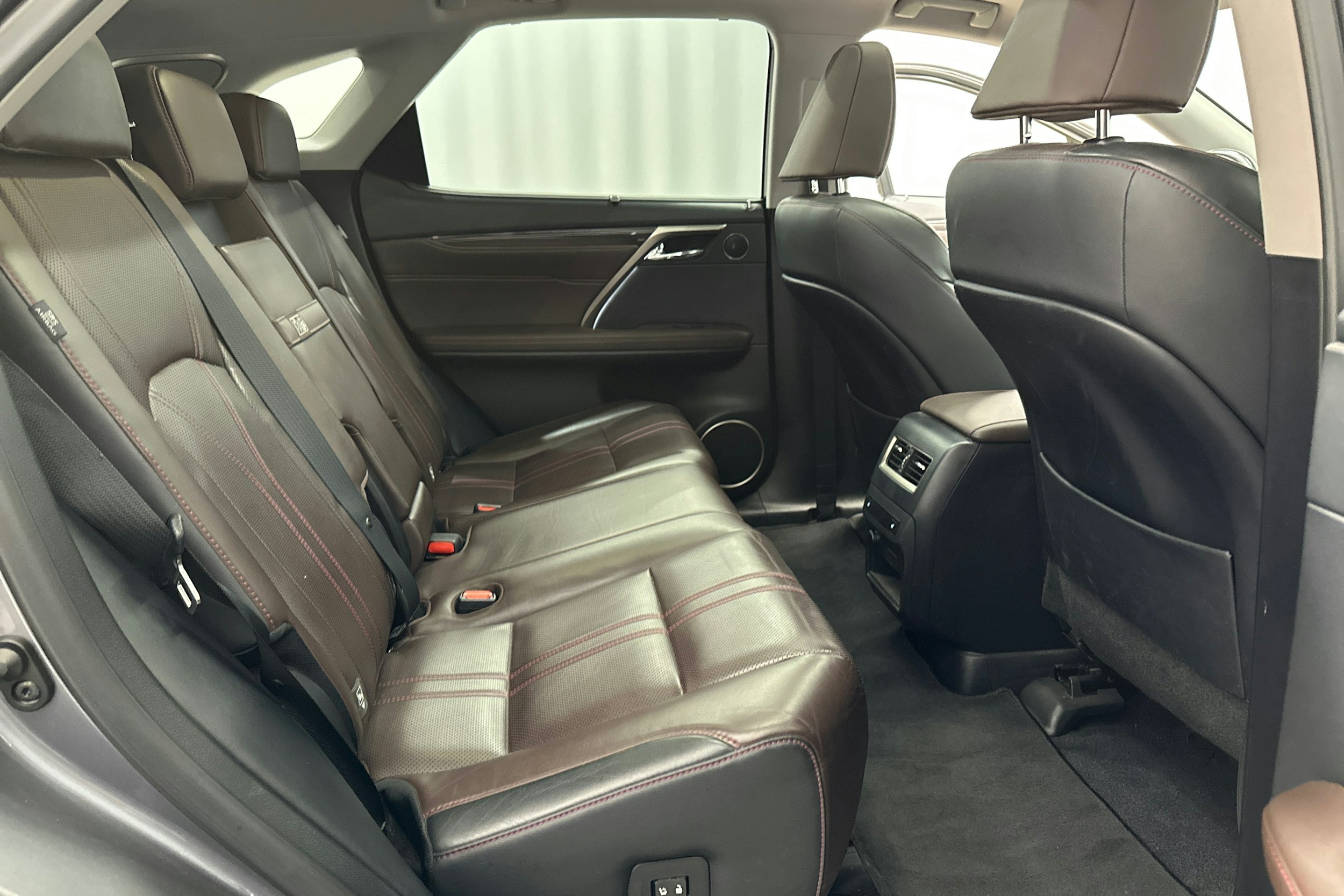 harmaa Lexus RX 2016 kuva 13.