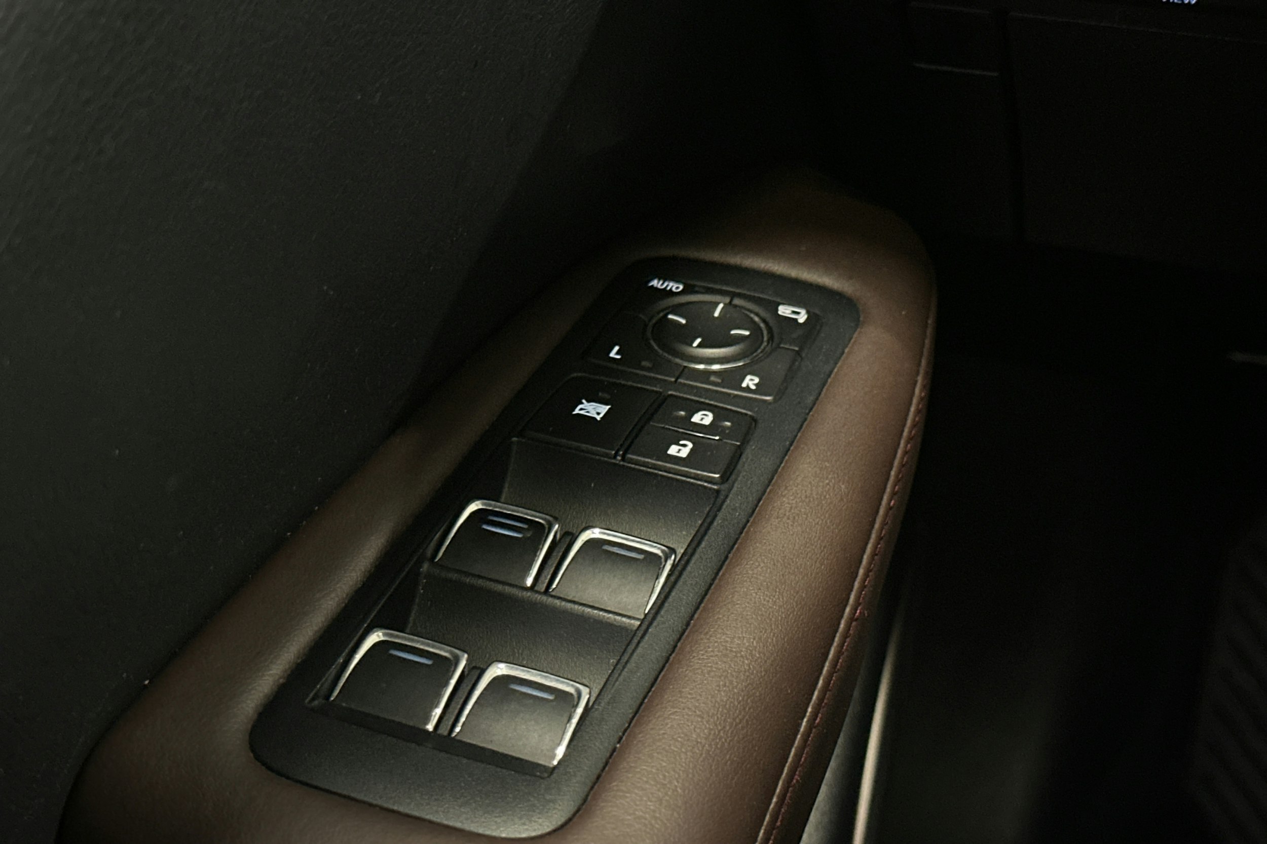 harmaa Lexus RX 2016 kuva 17.