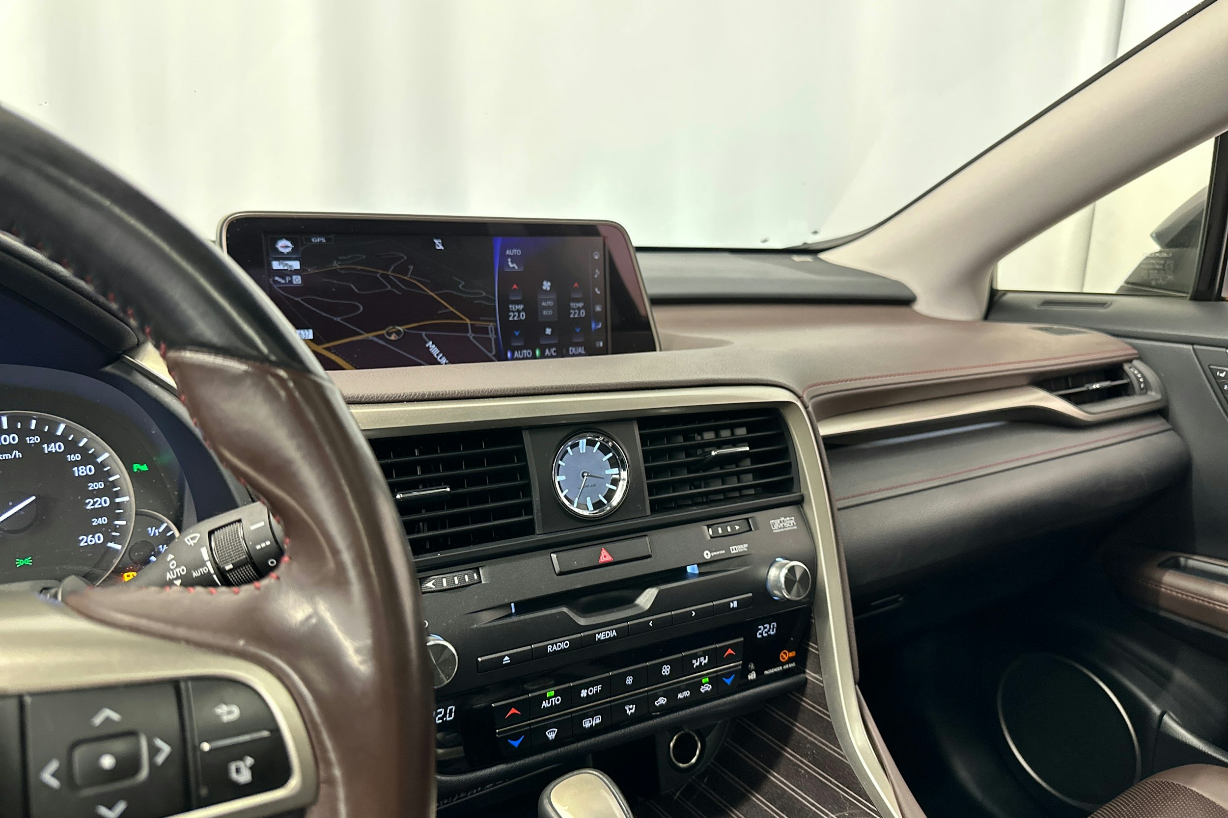 harmaa Lexus RX 2016 kuva 28.
