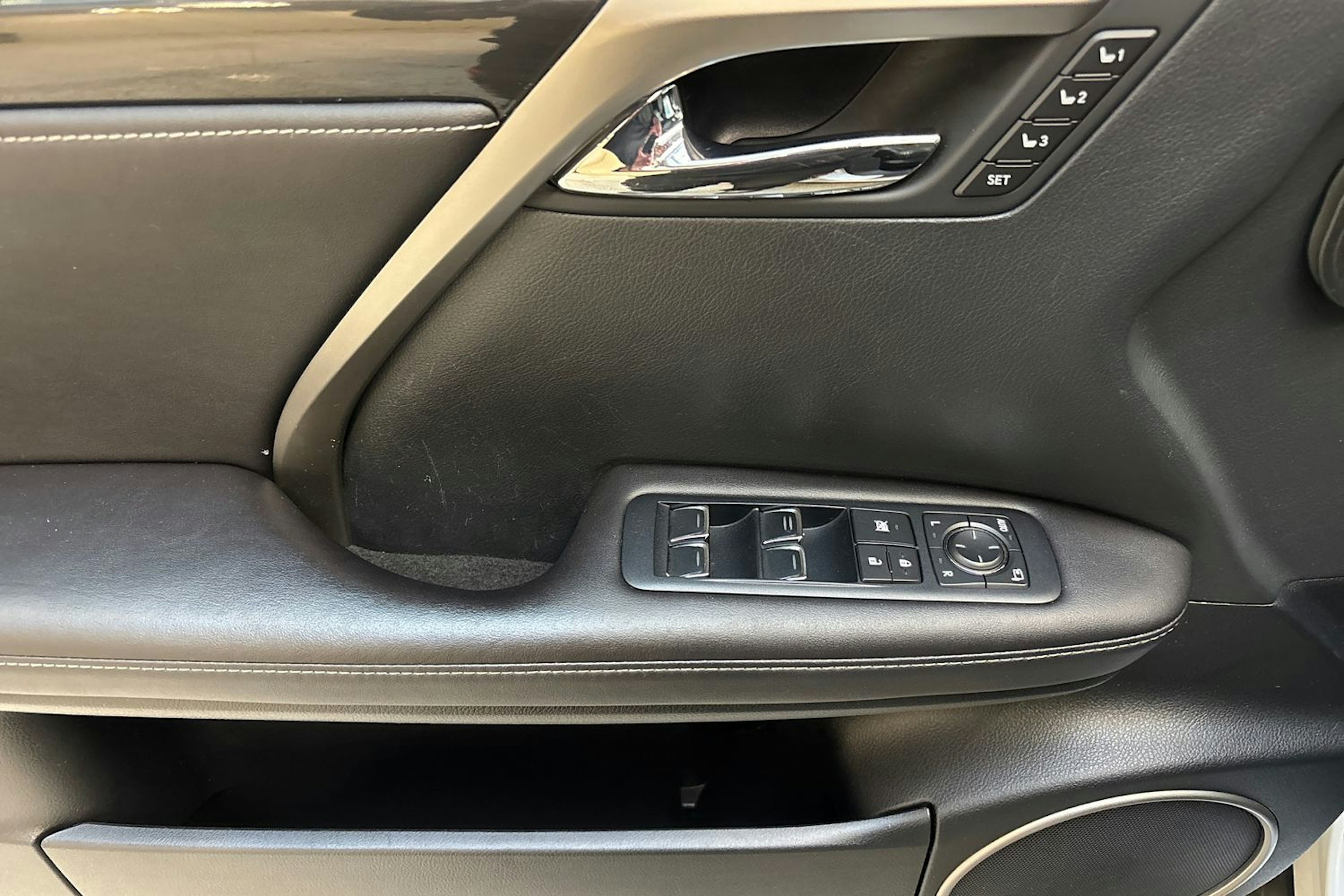 valkoinen Lexus RX 2016 kuva 17.