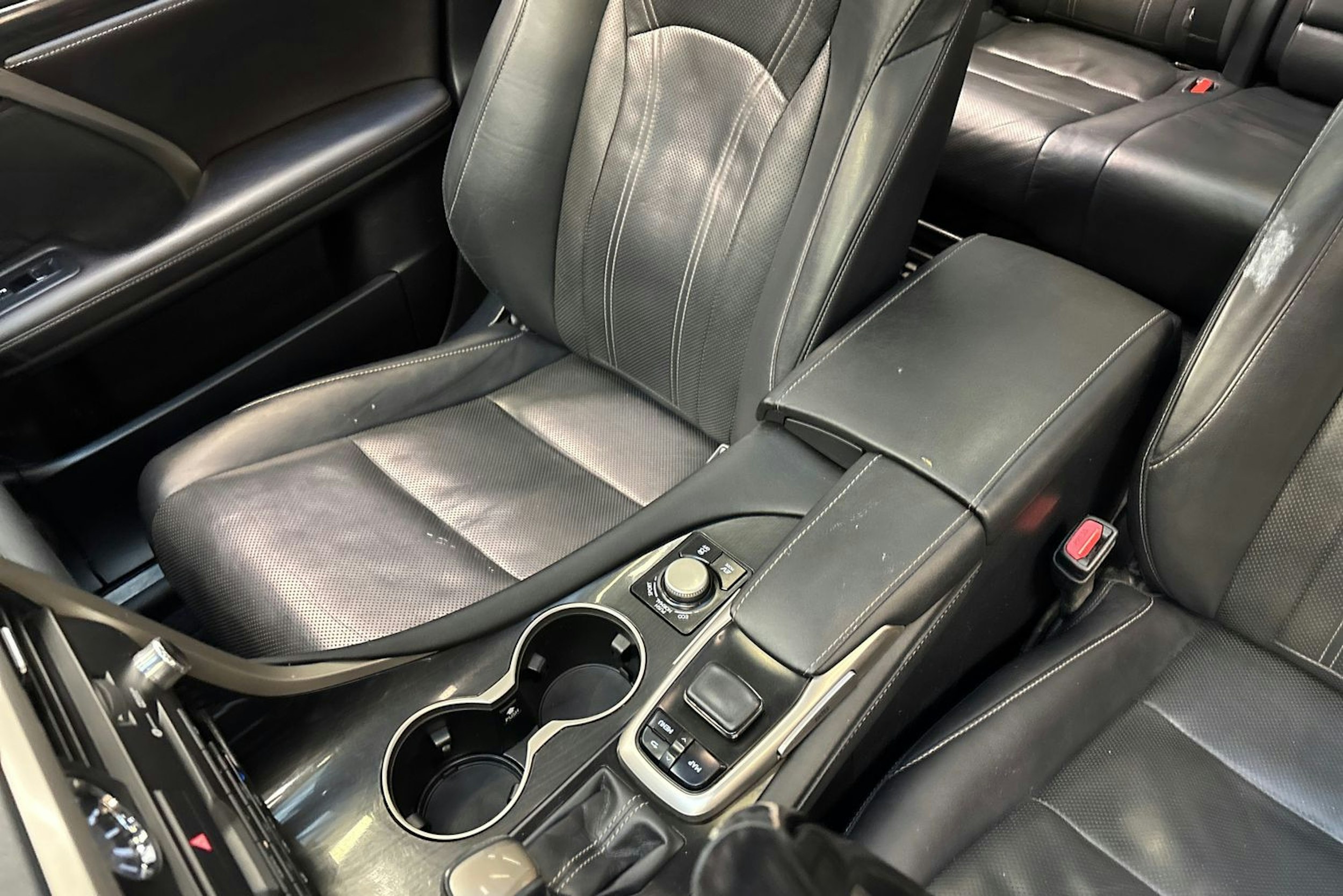 valkoinen Lexus RX 2016 kuva 28.