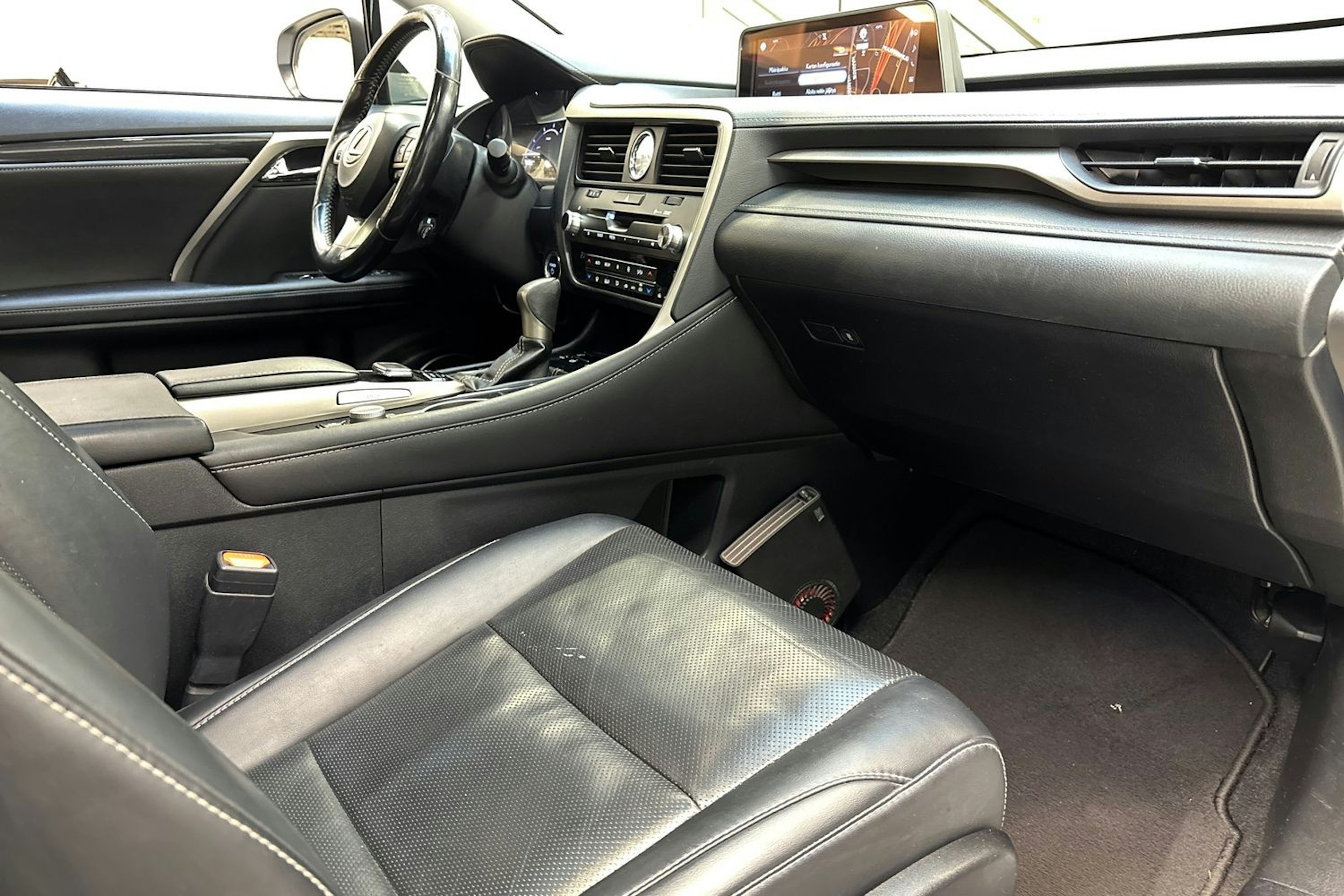 valkoinen Lexus RX 2016 kuva 29.