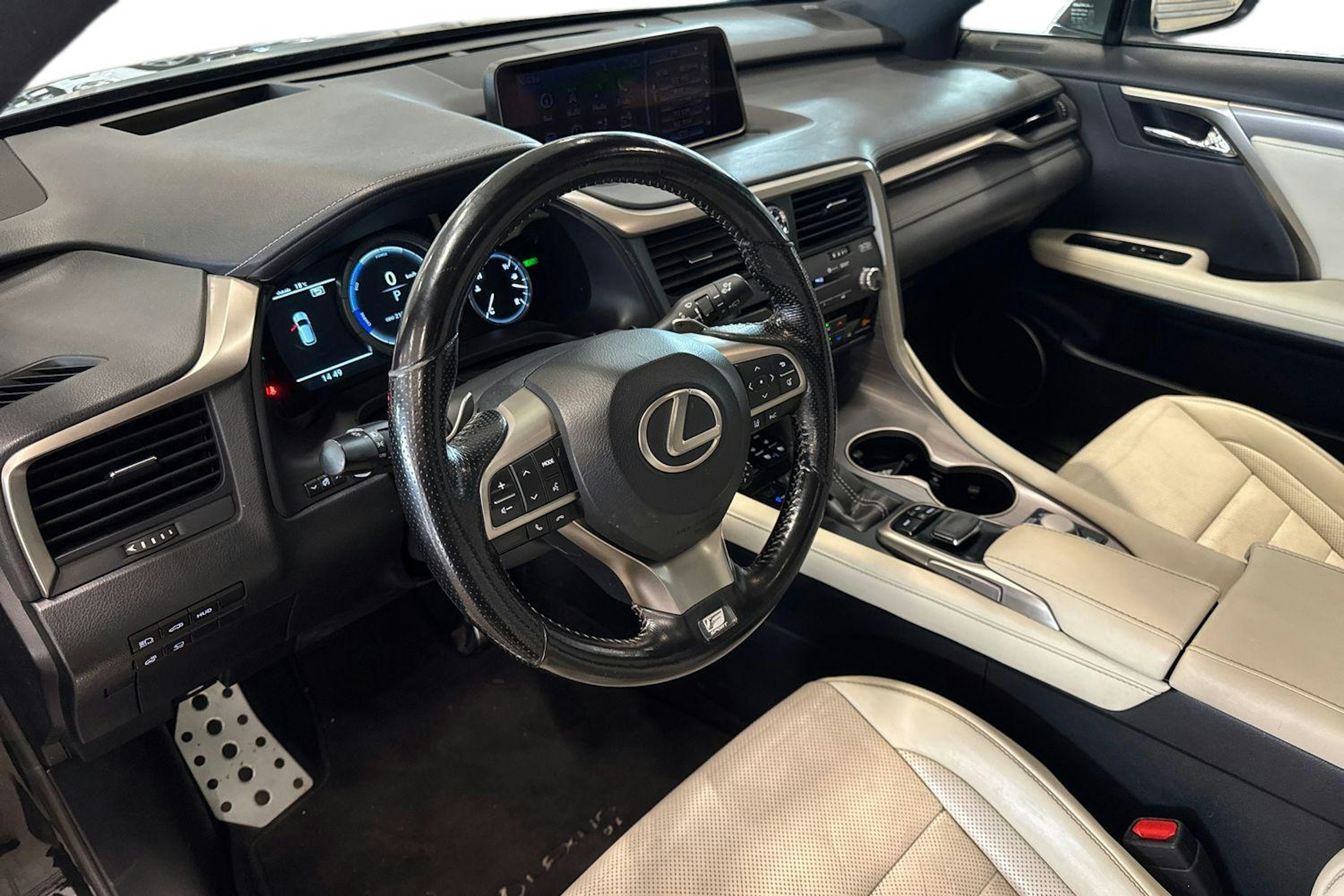 musta Lexus RX 2017 kuva 7.