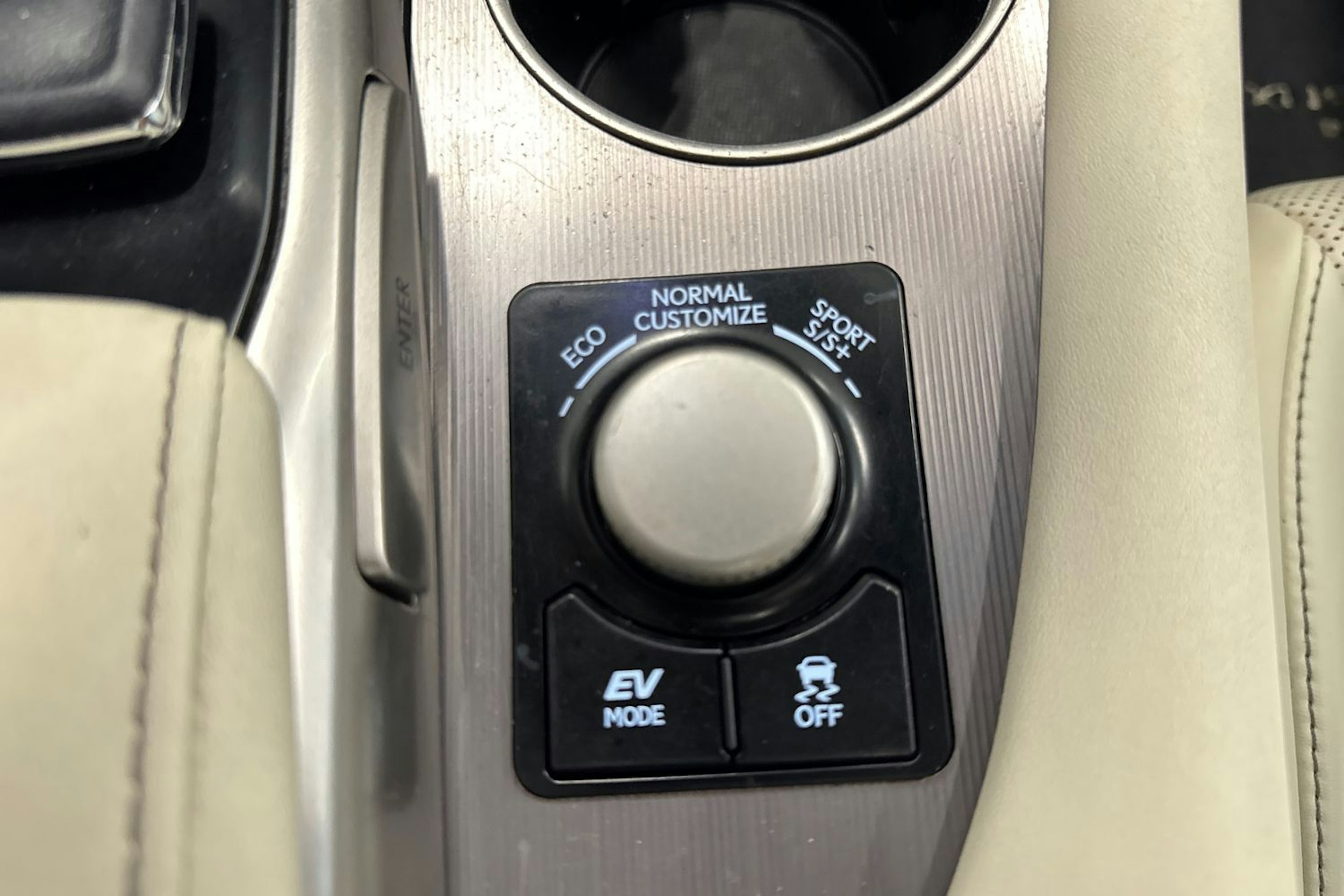 musta Lexus RX 2017 kuva 17.