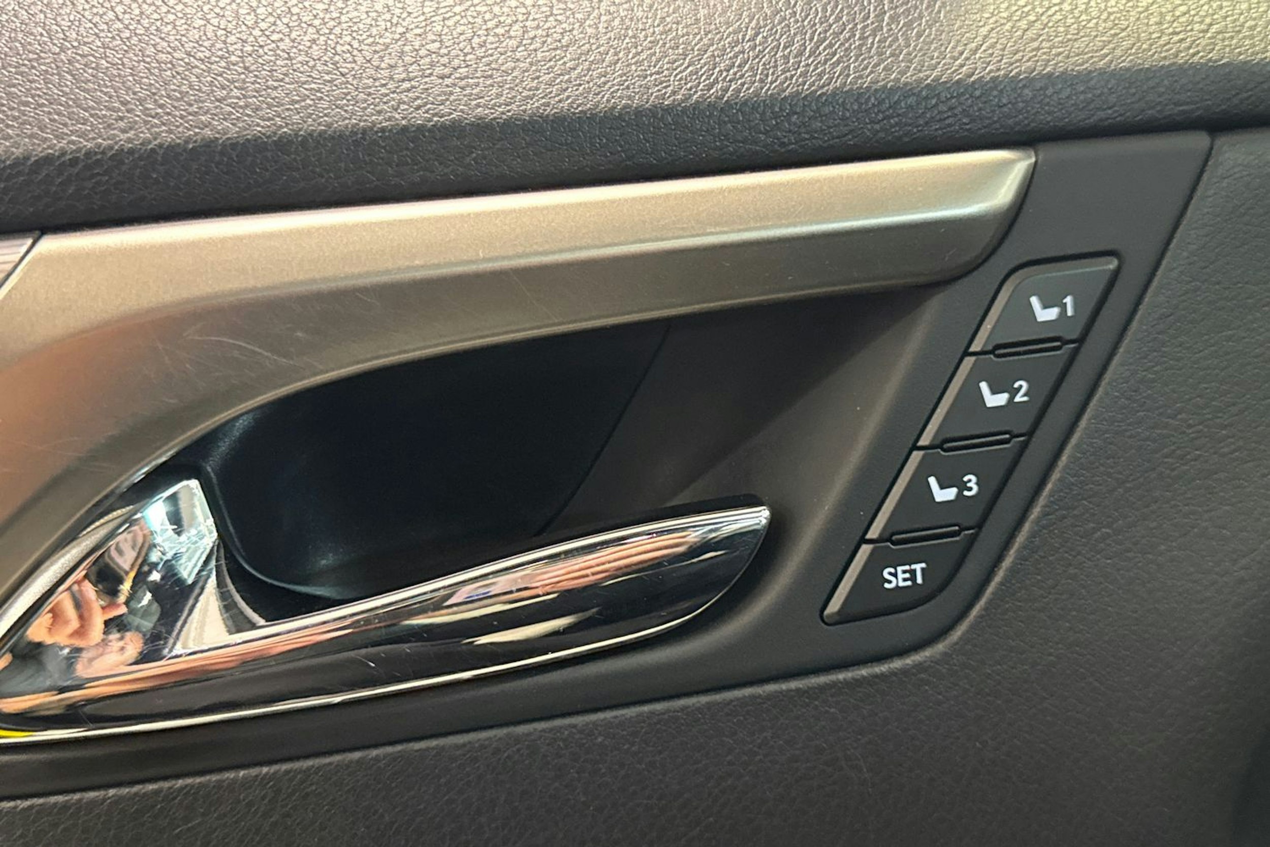 musta Lexus RX 2017 kuva 20.