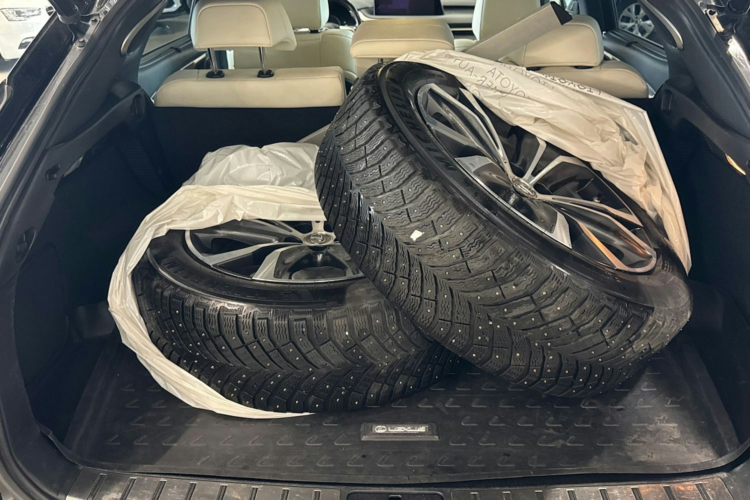 musta Lexus RX 2017 kuva 27.