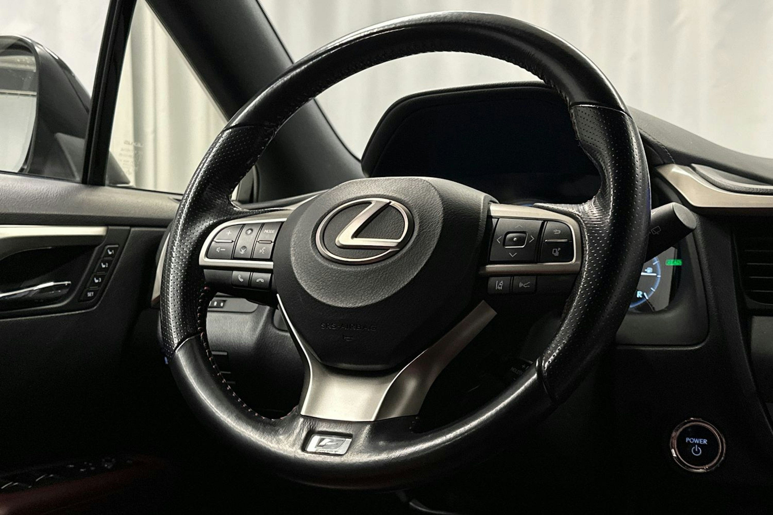harmaa Lexus RX 2017 kuva 16.