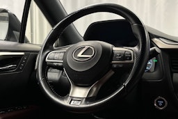 harmaa Lexus RX 2017 kuva 16.