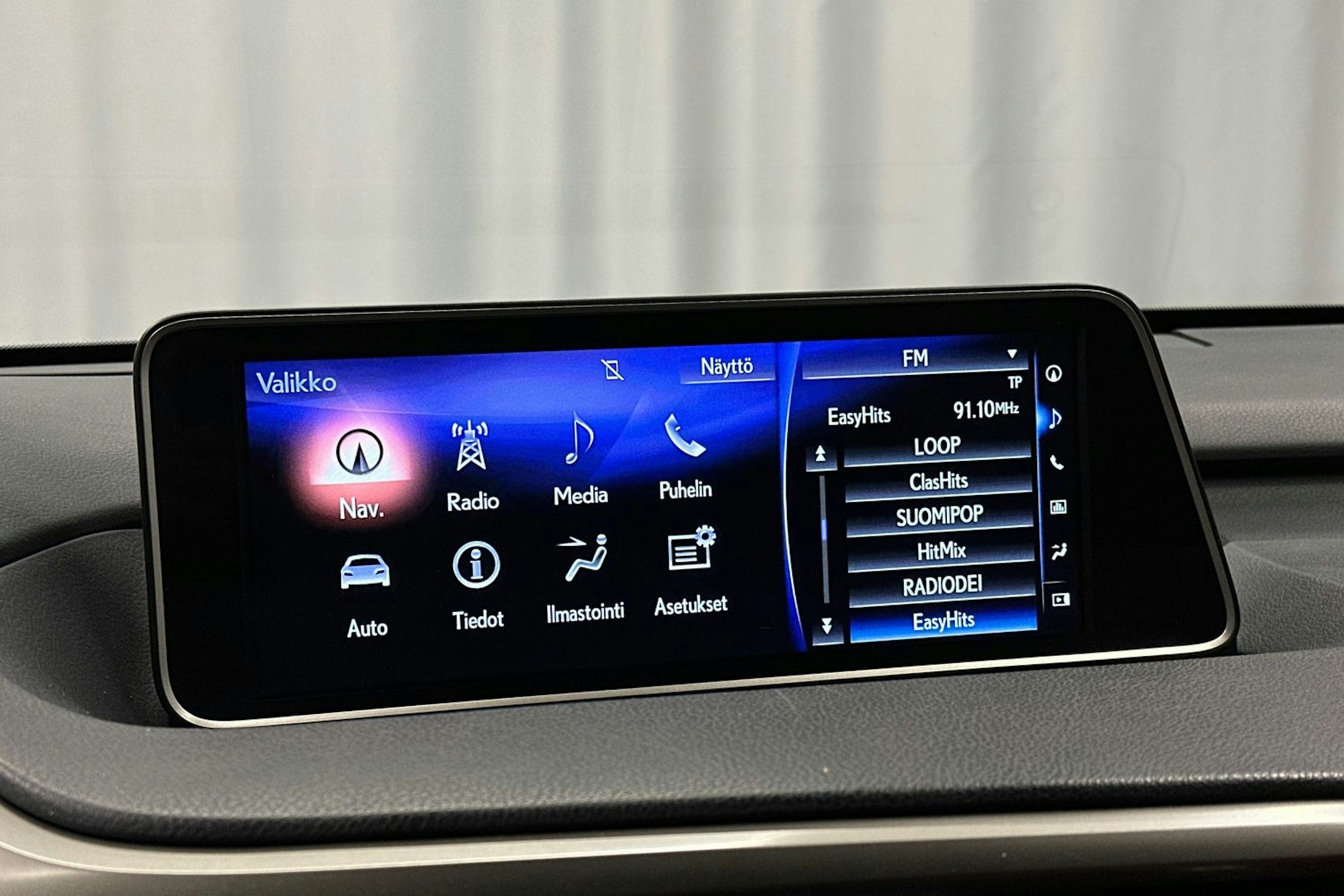 harmaa Lexus RX 2017 kuva 27.