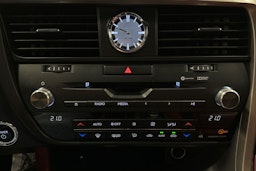 harmaa Lexus RX 2017 kuva 32.