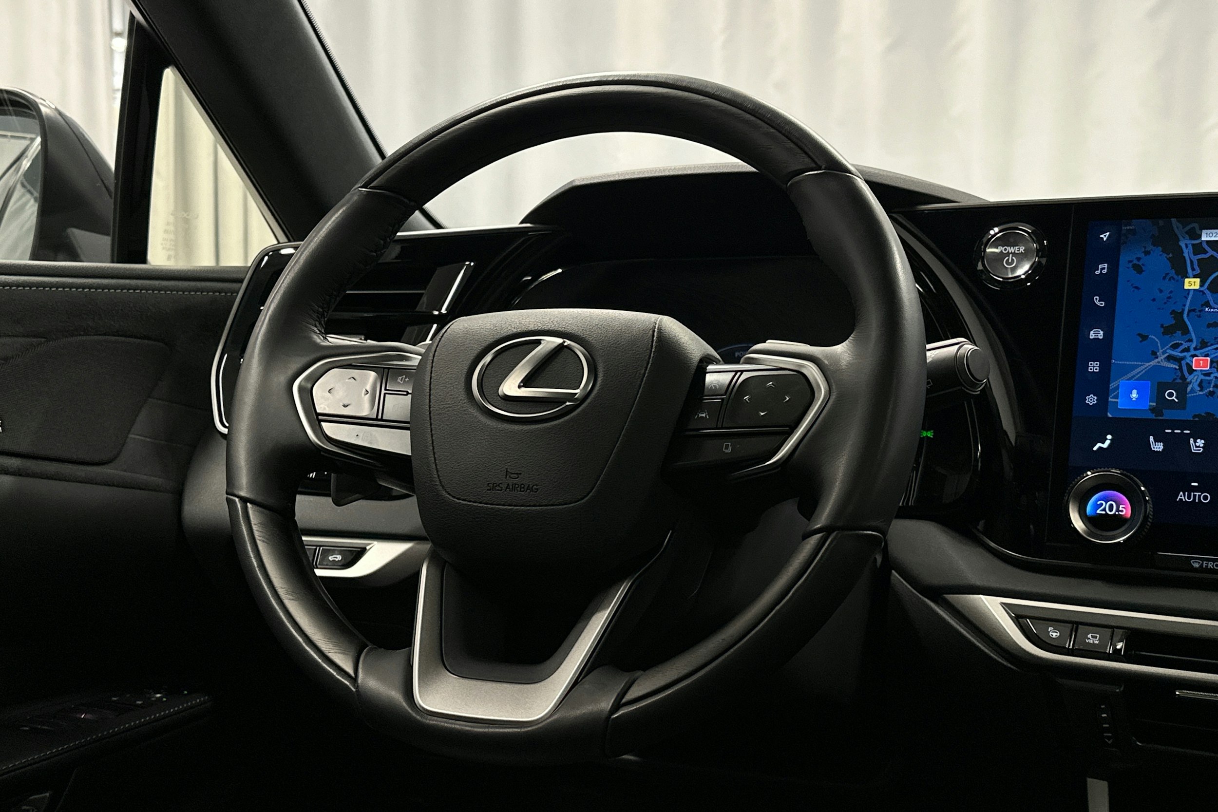 musta Lexus RX 2023 kuva 9.