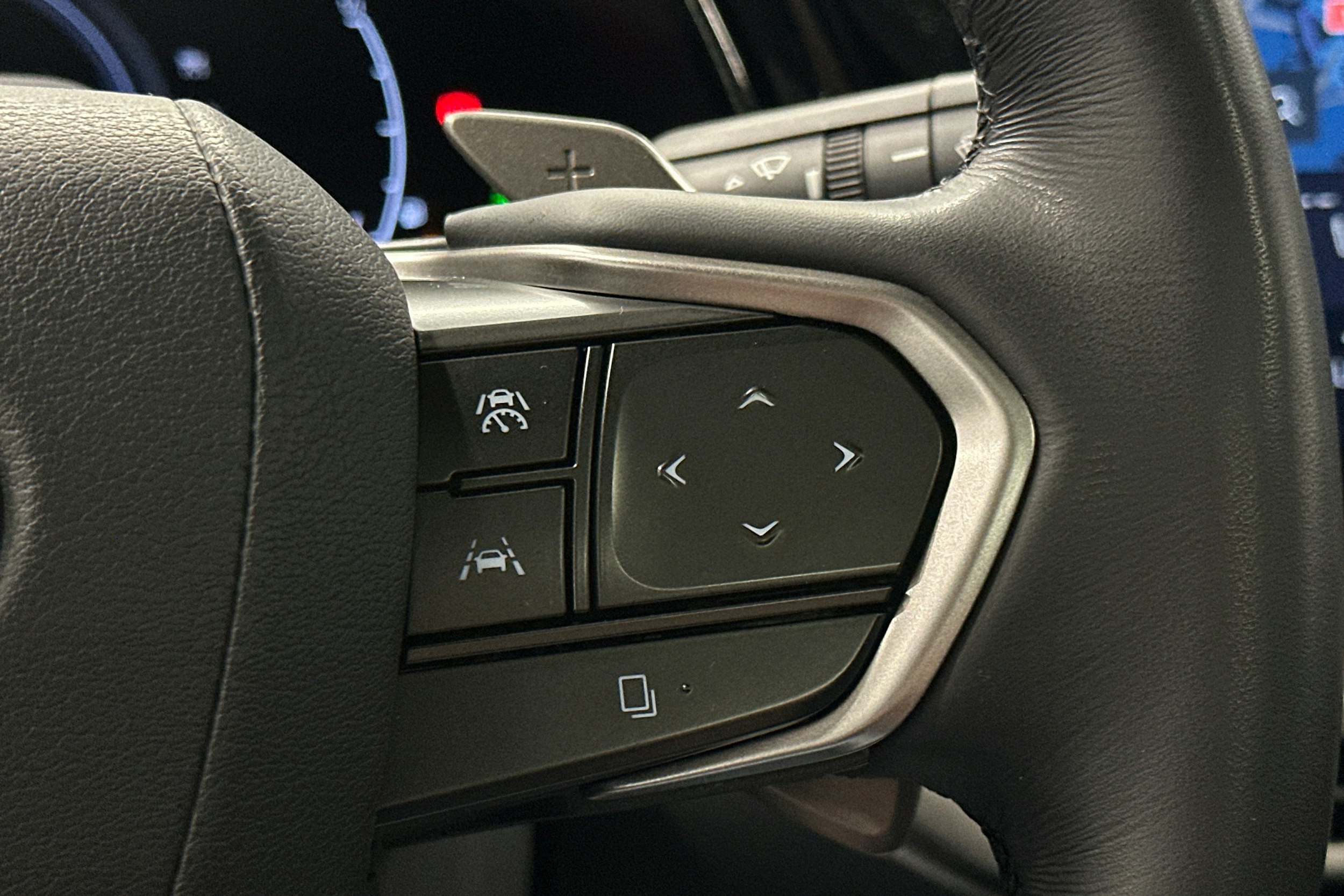musta Lexus RX 2023 kuva 11.