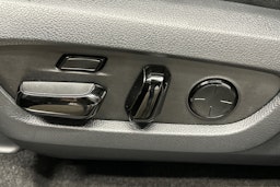 musta Lexus RX 2023 kuva 24.