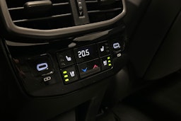 musta Lexus RX 2023 kuva 28.