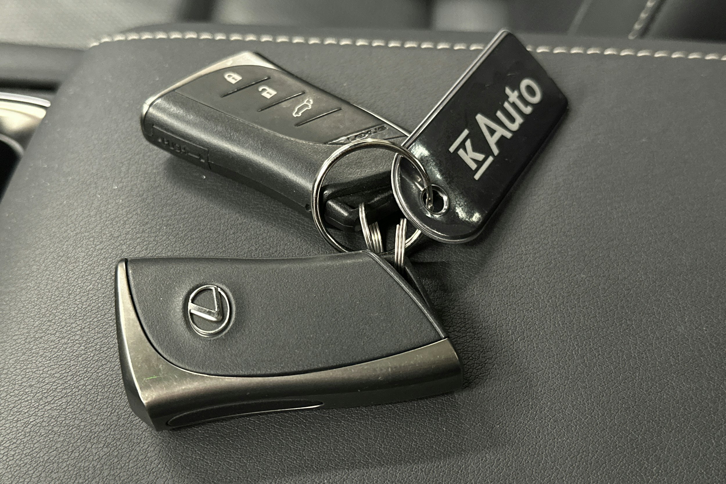 musta Lexus RX 2023 kuva 38.