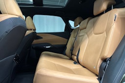 vihreä Lexus RX 2023 kuva 10.