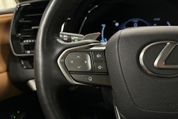 vihreä Lexus RX 2023 kuva 14.