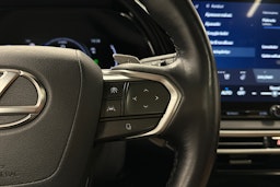vihreä Lexus RX 2023 kuva 15.