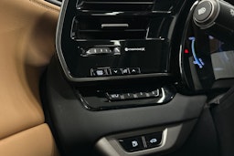 vihreä Lexus RX 2023 kuva 16.