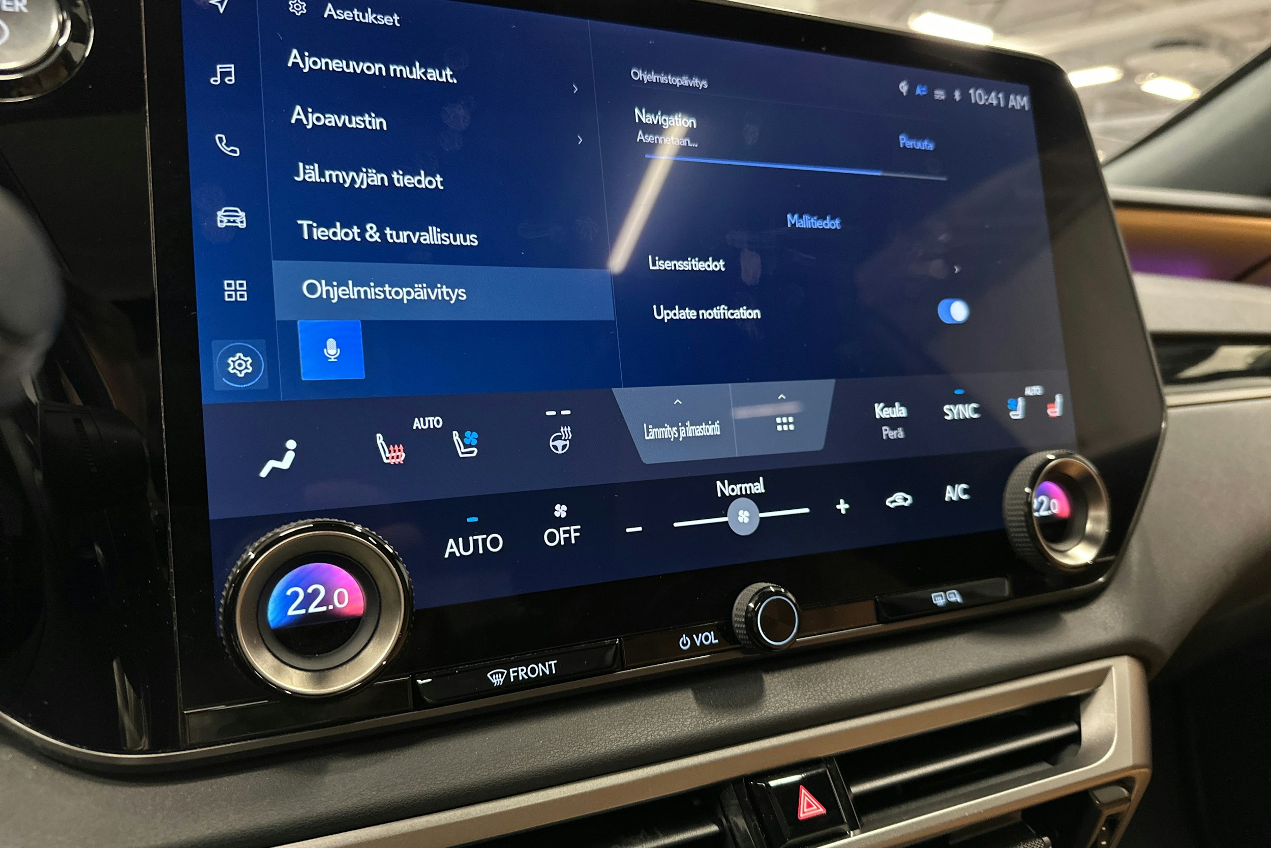 vihreä Lexus RX 2023 kuva 20.