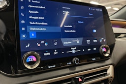 vihreä Lexus RX 2023 kuva 20.