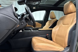 vihreä Lexus RX 2023 kuva 26.