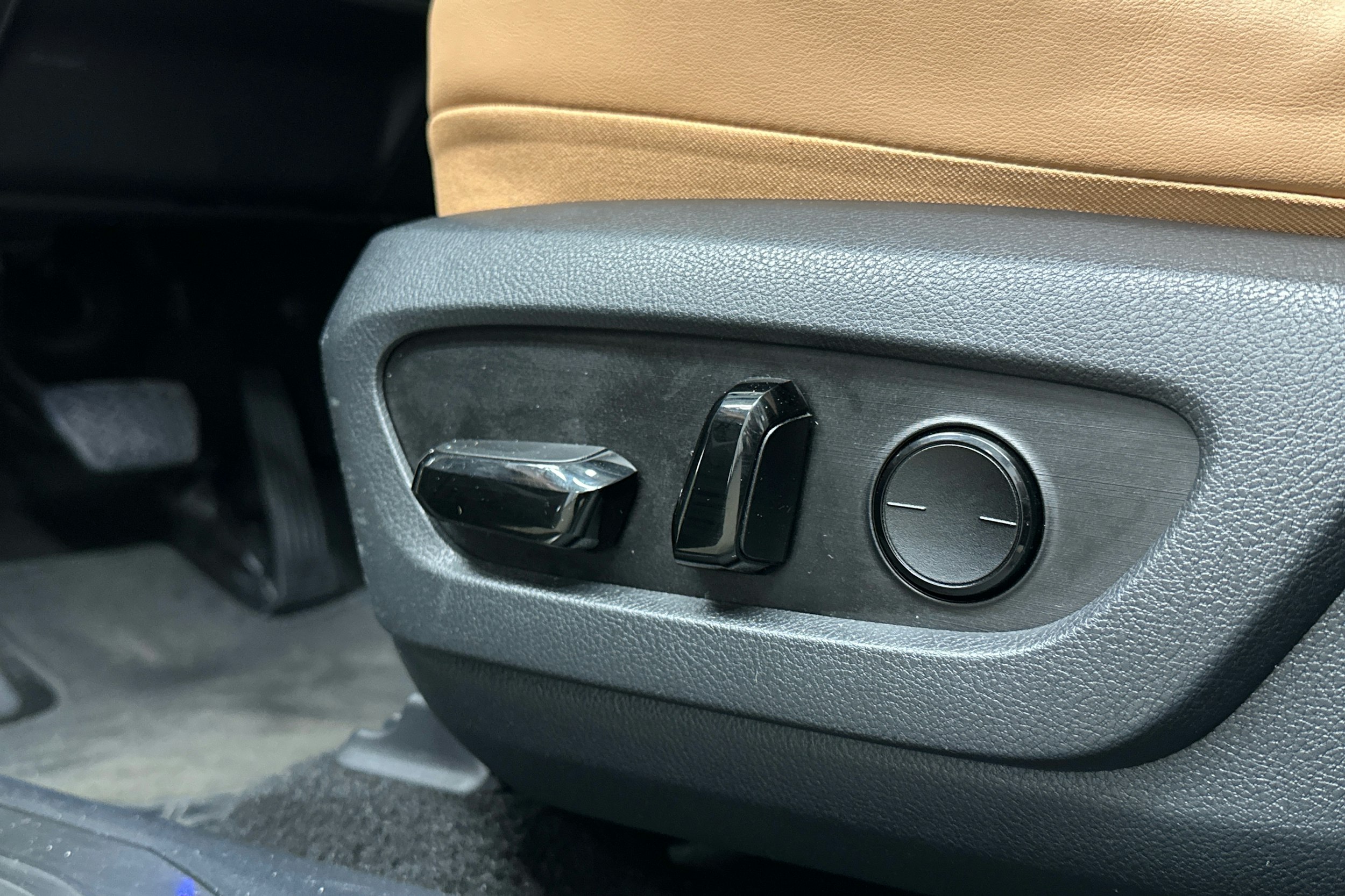 vihreä Lexus RX 2023 kuva 27.
