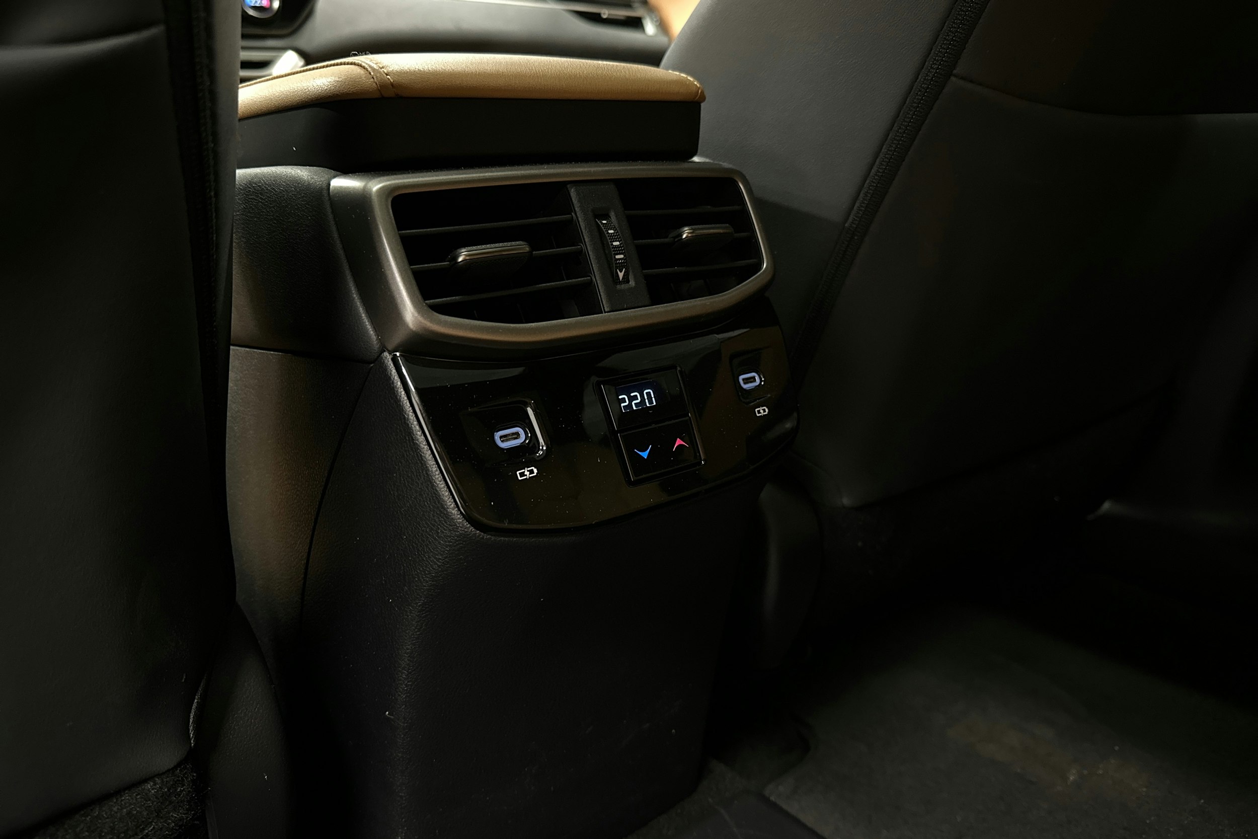 vihreä Lexus RX 2023 kuva 29.