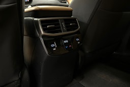 vihreä Lexus RX 2023 kuva 29.