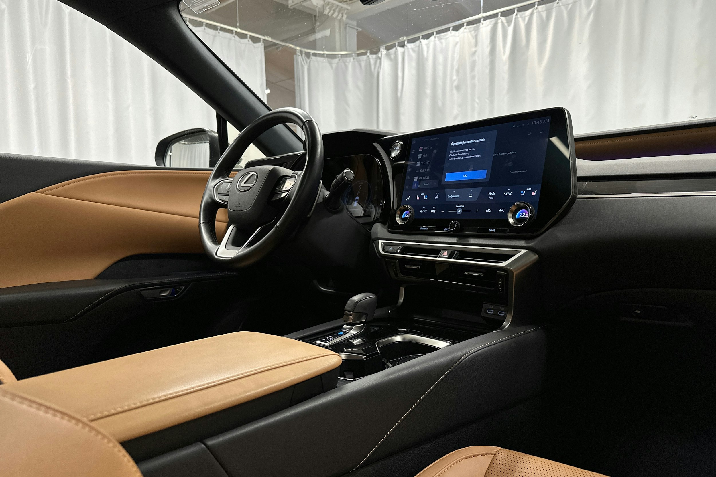 vihreä Lexus RX 2023 kuva 32.