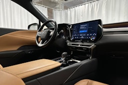 vihreä Lexus RX 2023 kuva 32.